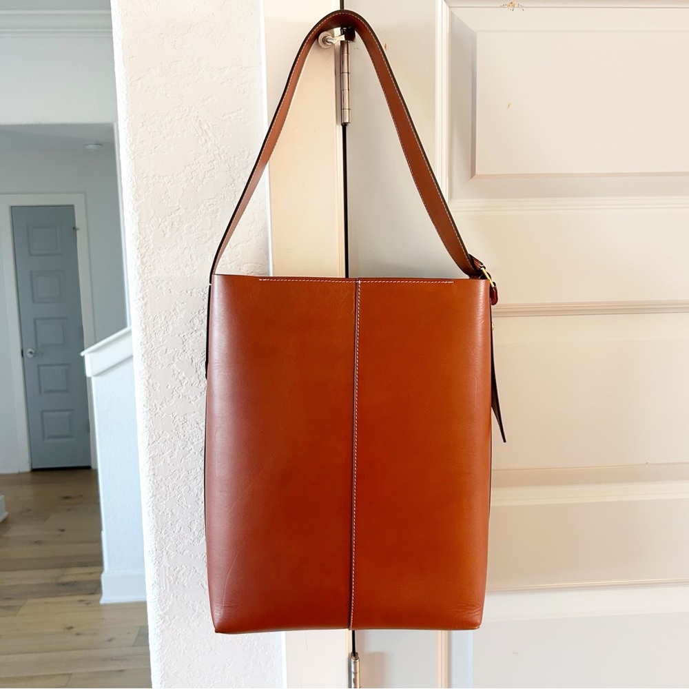 Banana Republic Vida Leather Shoulder Bag Saddle Brown - Picture 3 of 9